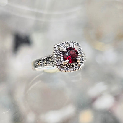 Garnet Size 5.5 Ring (Sterling Silver 925)