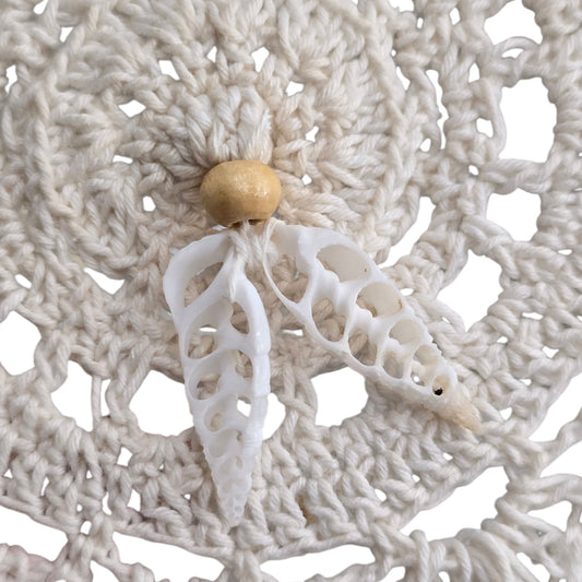 White Macramé Dreamcatcher with Cerithium Vertagus Seashells (Small)