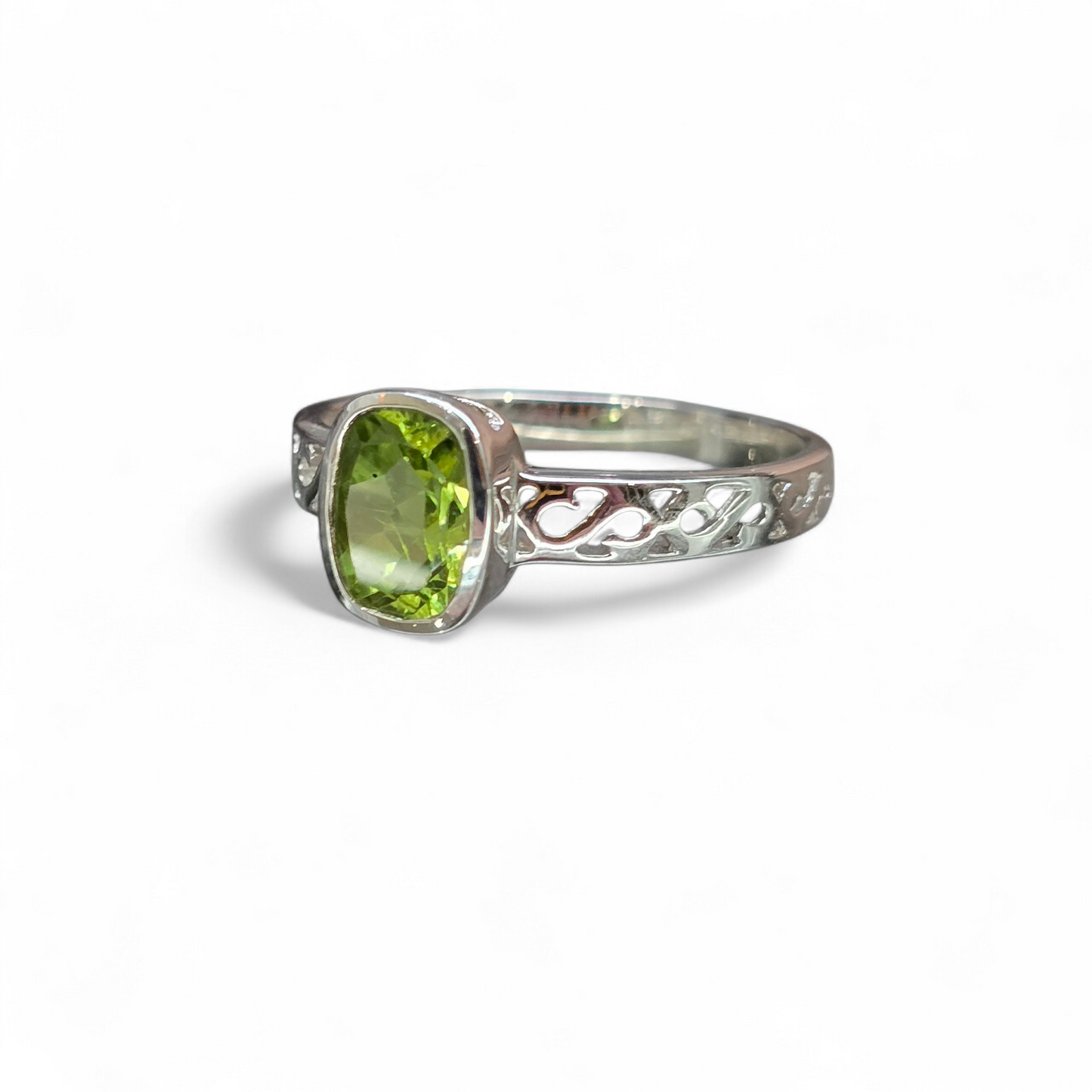 Peridot Size 8.5 Ring (Sterling Silver 925)