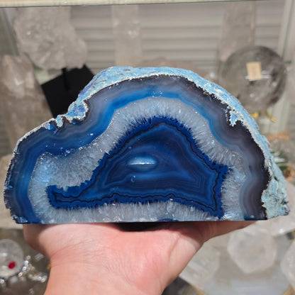 Deep Ocean Echoes: Vibrant Blue Agate Geode Display